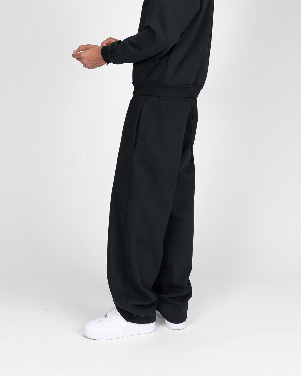 BAGGY SWEATPANTS - BLACK