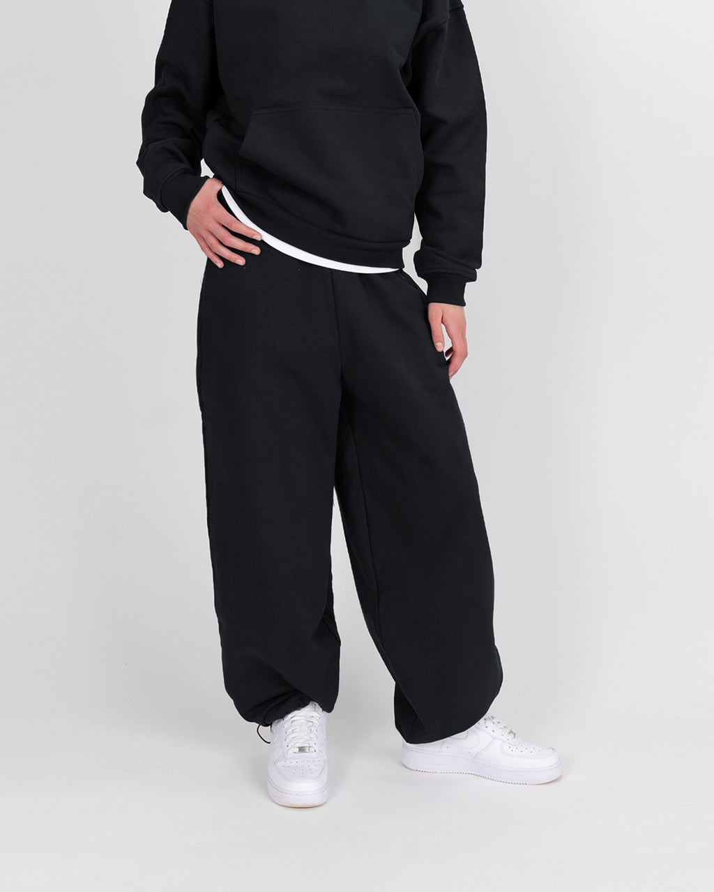 BAGGY SWEATPANTS - BLACK