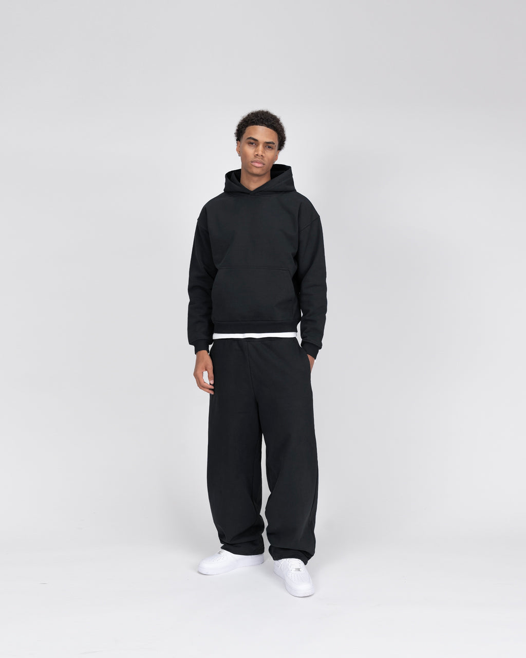 BAGGY SWEATPANTS - BLACK