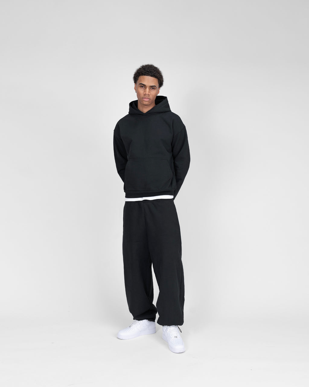 BAGGY SWEATPANTS - BLACK