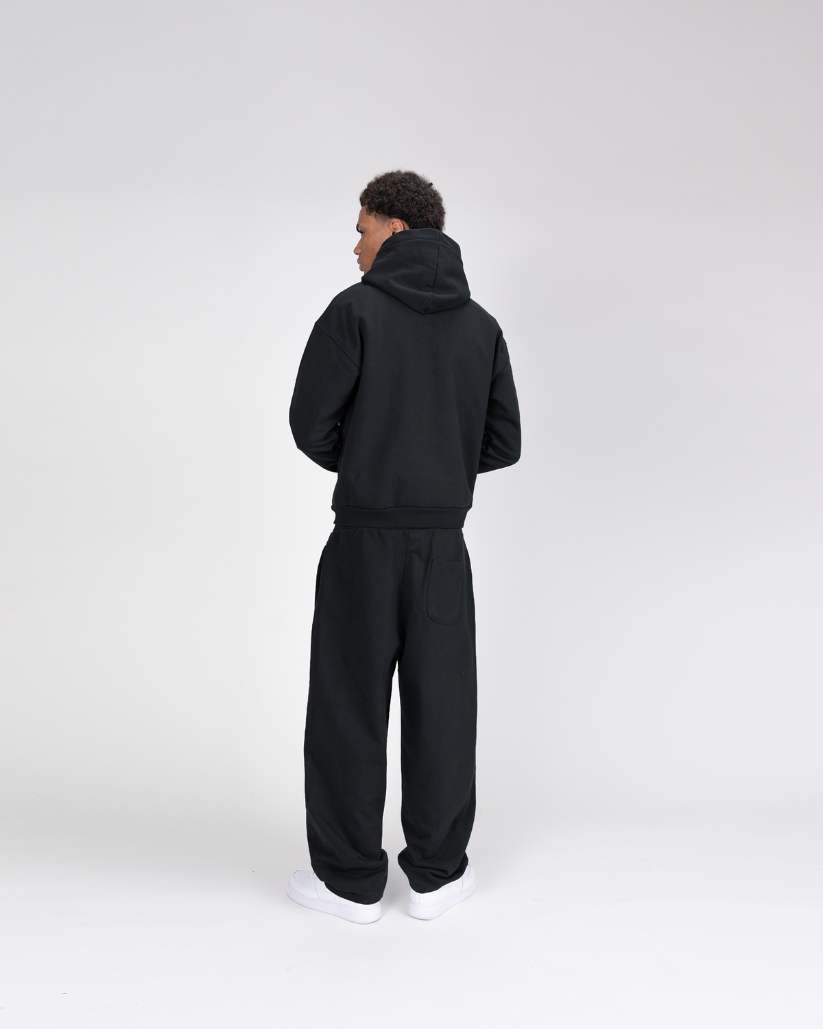 BAGGY SWEATPANTS - BLACK