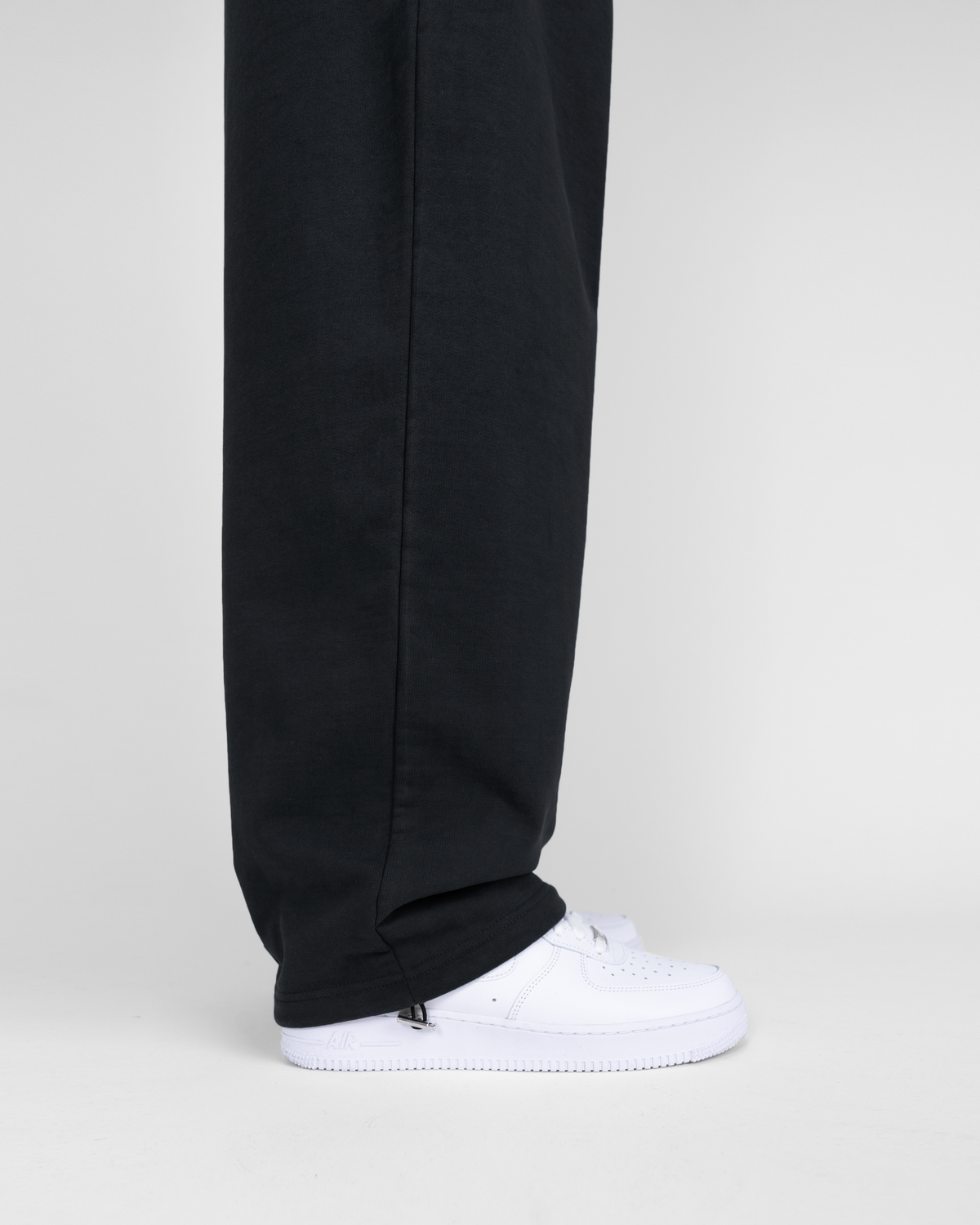 BAGGY SWEATPANTS - BLACK